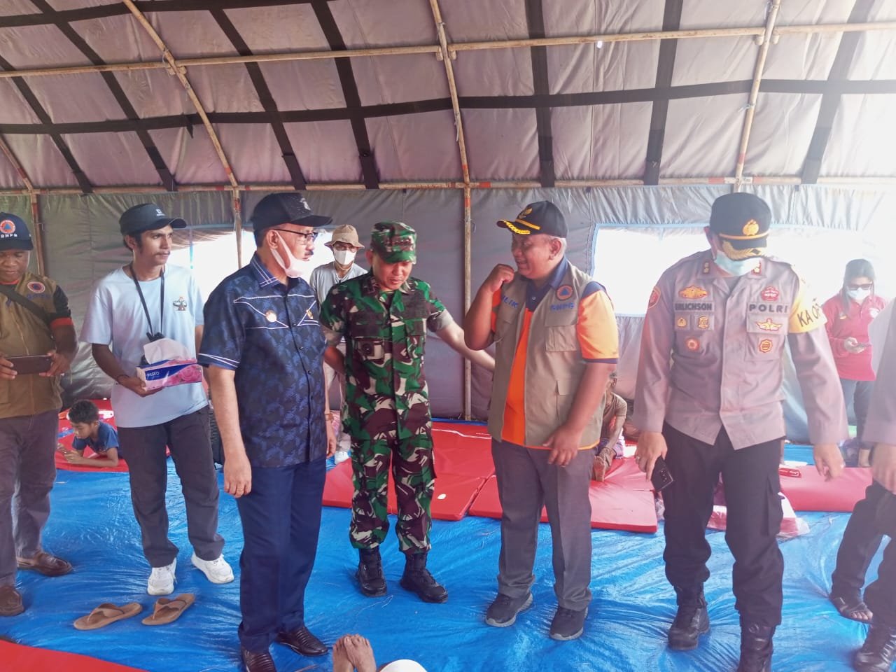 Bupati James Uang dan Deputi Logistik BNPB Pusat Tinjau Titik Evakuasi Pengungsi